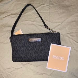 Michael Kors jet set wristlet/wallet